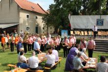 Foto vom Sommerfest im Pfarrgarten der Pfarre Leopoldau.