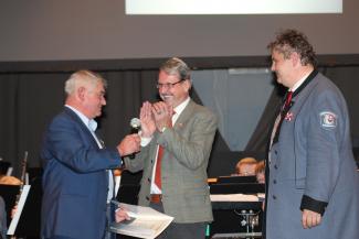 Manfred Schaden erhielt das goldene Verdienstkreuz für seine jahrzehntelange Tätigkeit als Obmann.