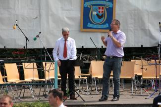 Der Festakt wurde von Bezirksvorsteher Georg Papai und dem Ehrenpräsident des Wiener Blasmusikverbandes Prof. Mag. Wolfgang Findl eröffnet.