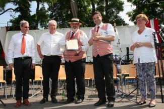 Der Wiener Balsmusikverband überreichte Obmann Ing. Christian Entner die Ehrennadel in Gold