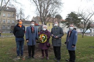 Kapellmeister Wolfgang Bergauer, Obmann Robert Nagl, Gerhard Bergauer (Leiter der Orange Corporation), Bezirksvorsteher Georg Papai und die Tochter (Grete Schwinn) von Karl Seidl beim Karl Seidl Park