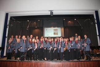 Gemeinschaftsfoto aller Musikerinnen und Musiker vom Musikverein Leopoldau.