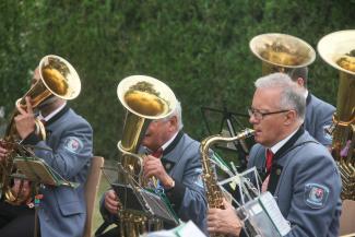 Und nicht zu vergessen: die Tenöre und das Sax!