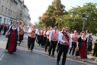 Unsere Marketenderinnen sind unser Aushängeschild, dh. sie dürfen immer vor dem Musikverein marschieren.