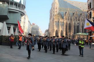 Der Musikverein Leopoldau marschierte weg vom Stephansplatz...