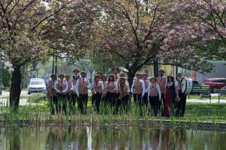 Der Musikverein Leopoldau beim Teich am Leopoldauer Platz. (Foto: Gregor Pohl)