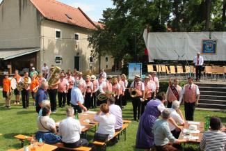 Der Musikverein Leopoldau beim Sommerfest.