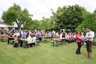 Im Pfarrgarten waren schon viele Gäste...