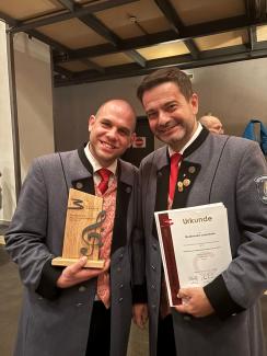 Der Obmann und der Kapellmeister sind sehr stolz!