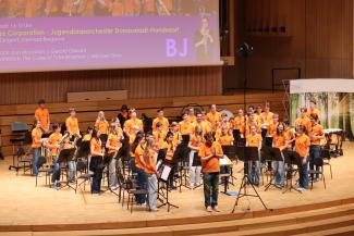 Die Musikerinnen und Musiker ...