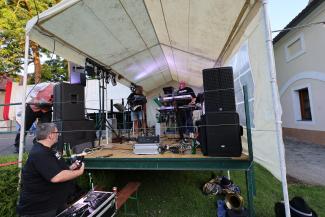Ab 20:00 bis Mitternacht spielte dann die Open End Band.