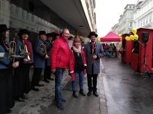 Bezirksvorsteher Franz Prokop, Bezirksgeschäftsführerin Stefanie Lamp und Kapellmeister Wolfgang Bergauer