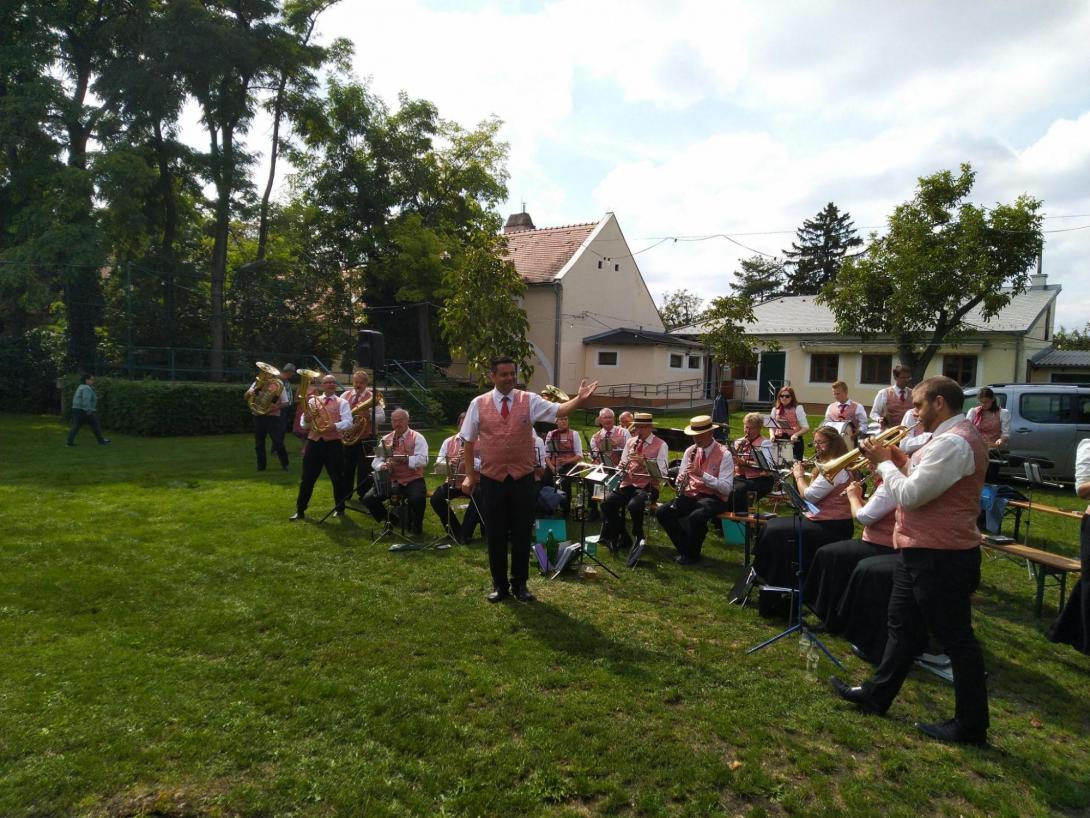 Der Musikverein Leopoldau beim Frühschoppen mit Inter Leopoldau.