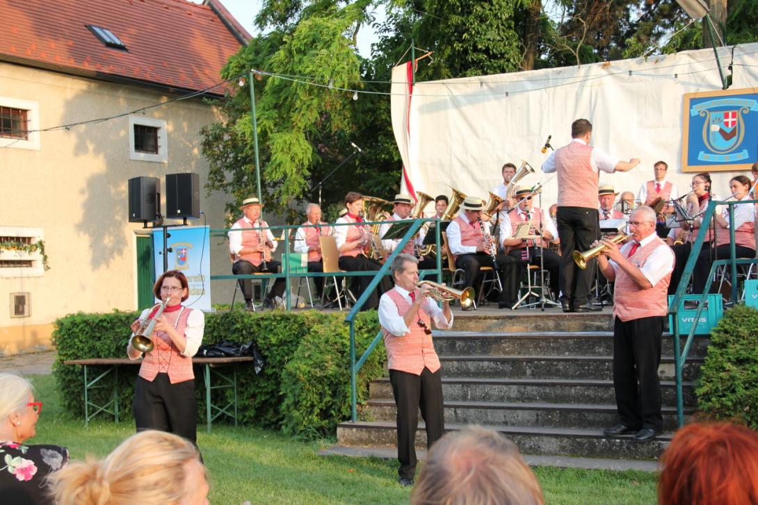 Der Musikverein Leopoldau beim Interpretieren der Diamantenpolka