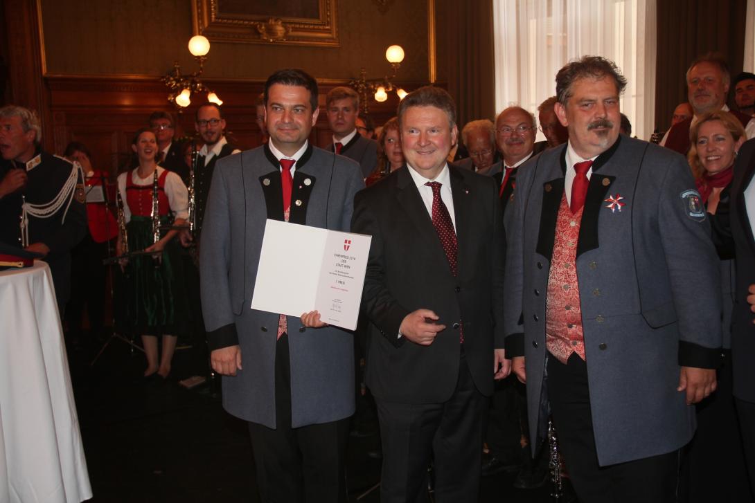 Bürgermeister Ludwig überreichte den Ehrenpreis