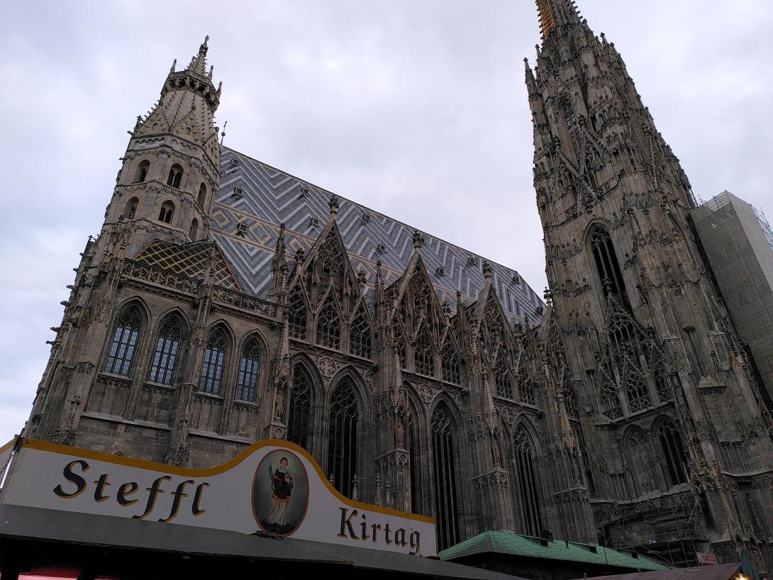 Bild vom Stephansdom und der Aufschrift Steffl Kirtag.