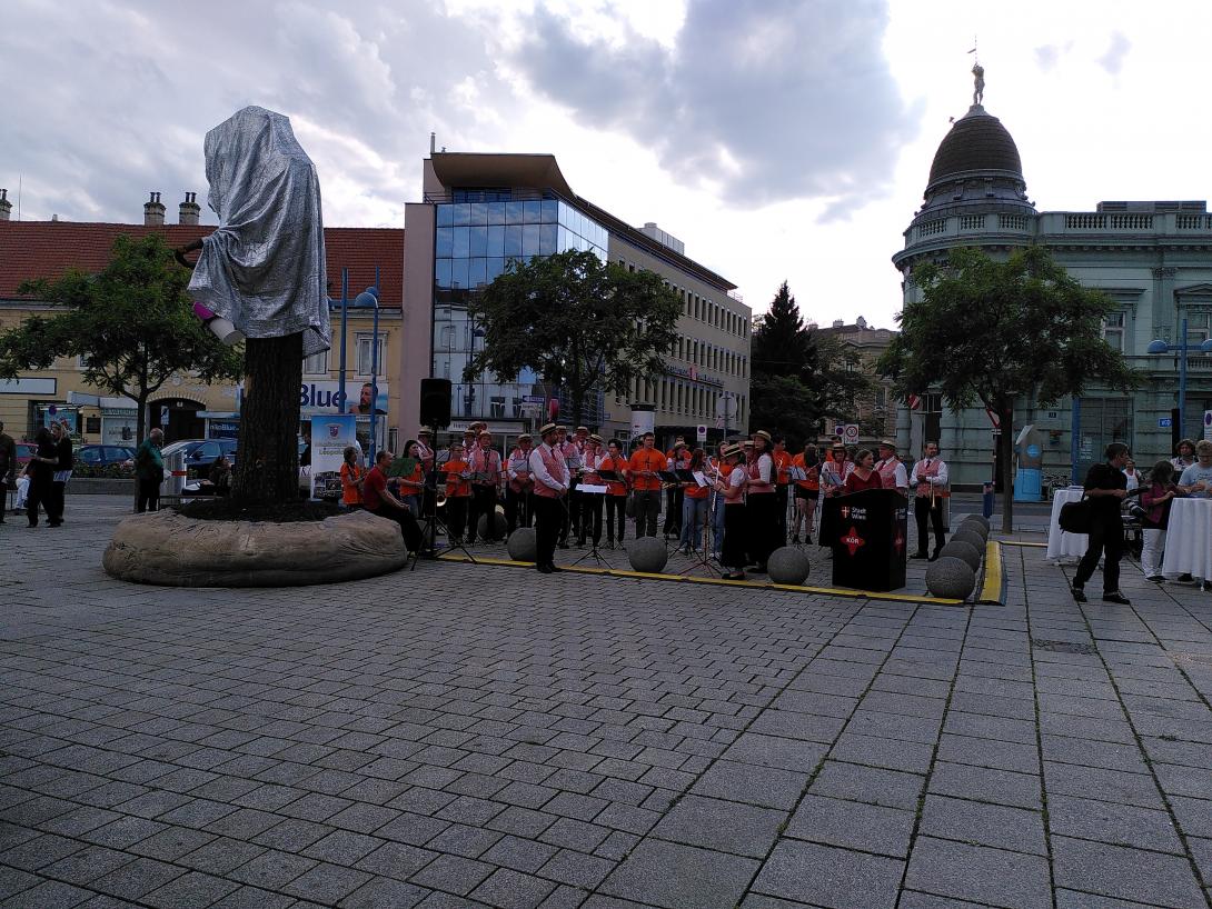 Der Musikverein Leopoldau musizierte gemeinsam mit der Orange Corporation am Spitz.